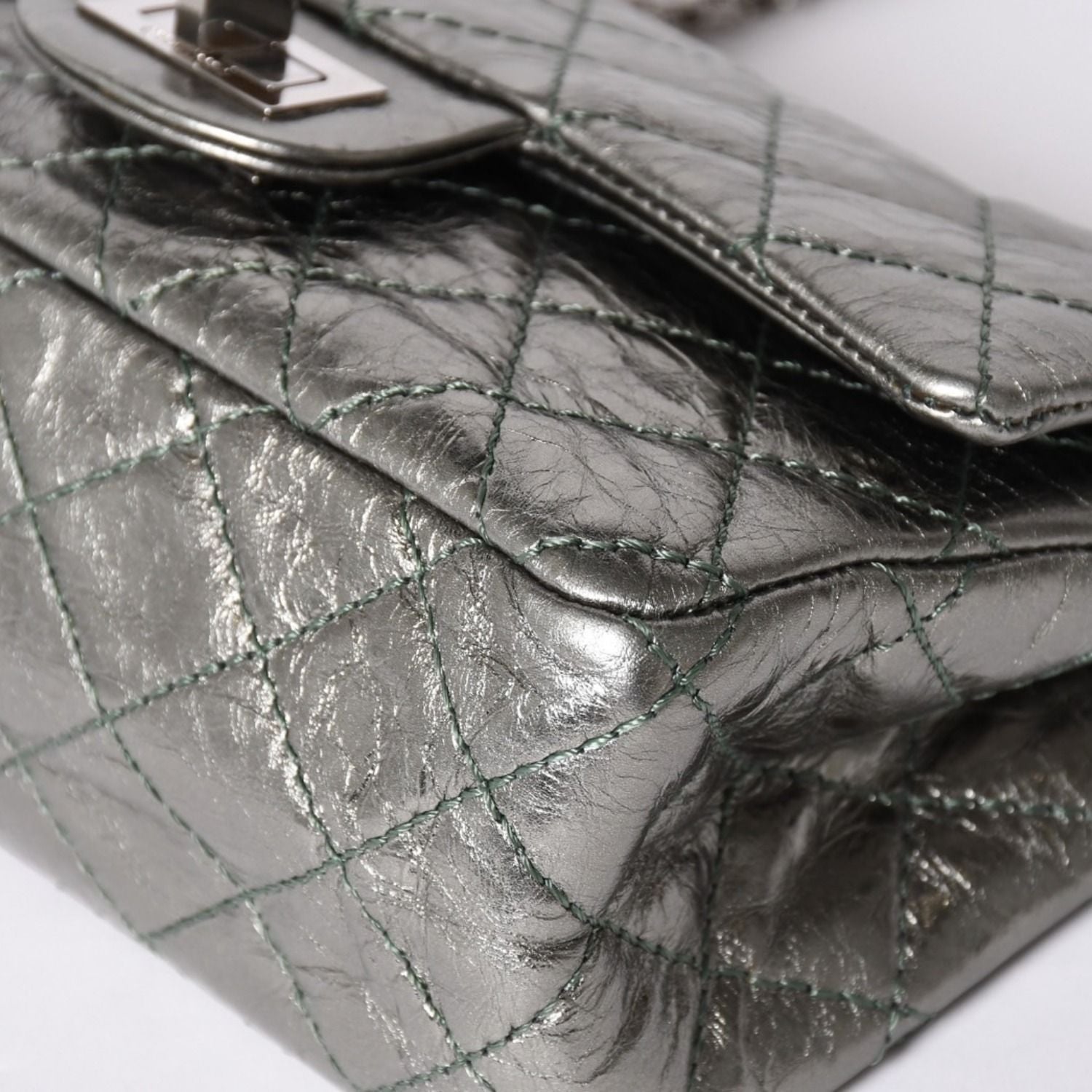 Chanel 2.55 Double Flap Chain Shoulder Bag Vintage Calfskin Metallic Green — view 8