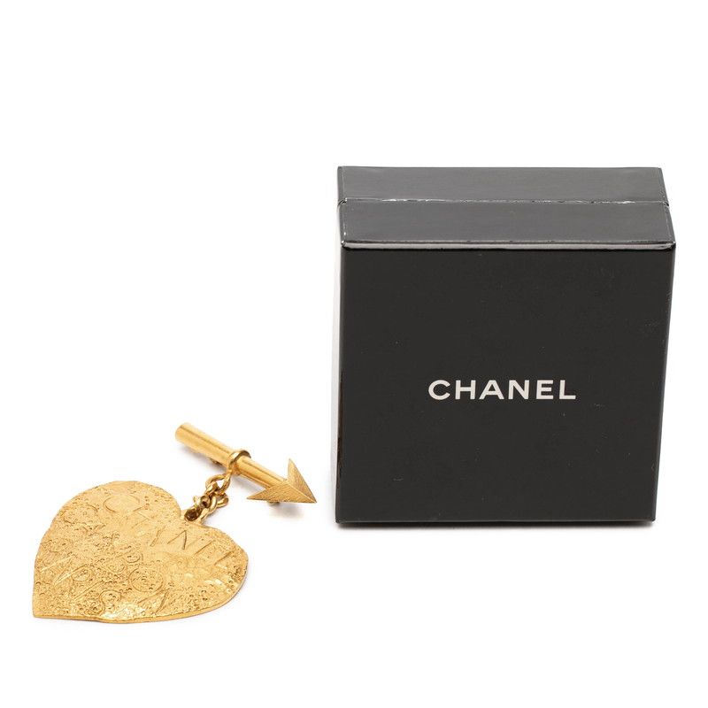 Chanel Logo Heart Arrow Brooch Gold Plated — view 4
