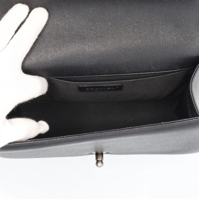 Chanel Chain Shoulder Bag Caviar Leather Black — view 6