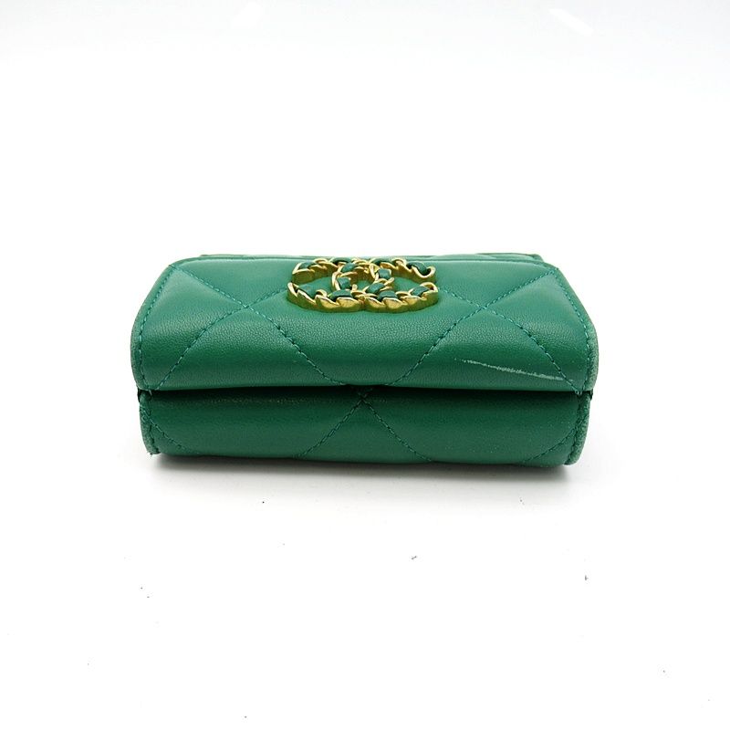 Chanel 19 Small Flap Wallet Lambskin Green — view 3