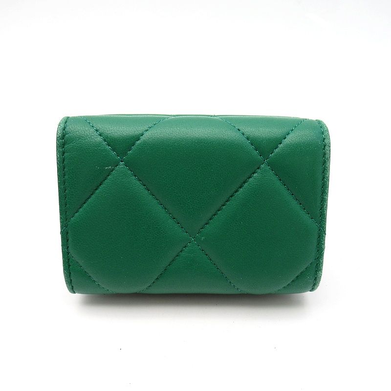 Chanel 19 Small Flap Wallet Lambskin Green — view 2