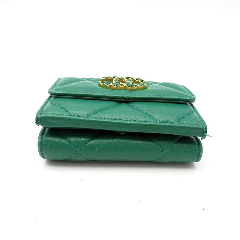 Chanel 19 Small Flap Wallet Lambskin Green — view 4