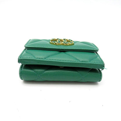Chanel 19 Small Flap Wallet Lambskin Green — view 4