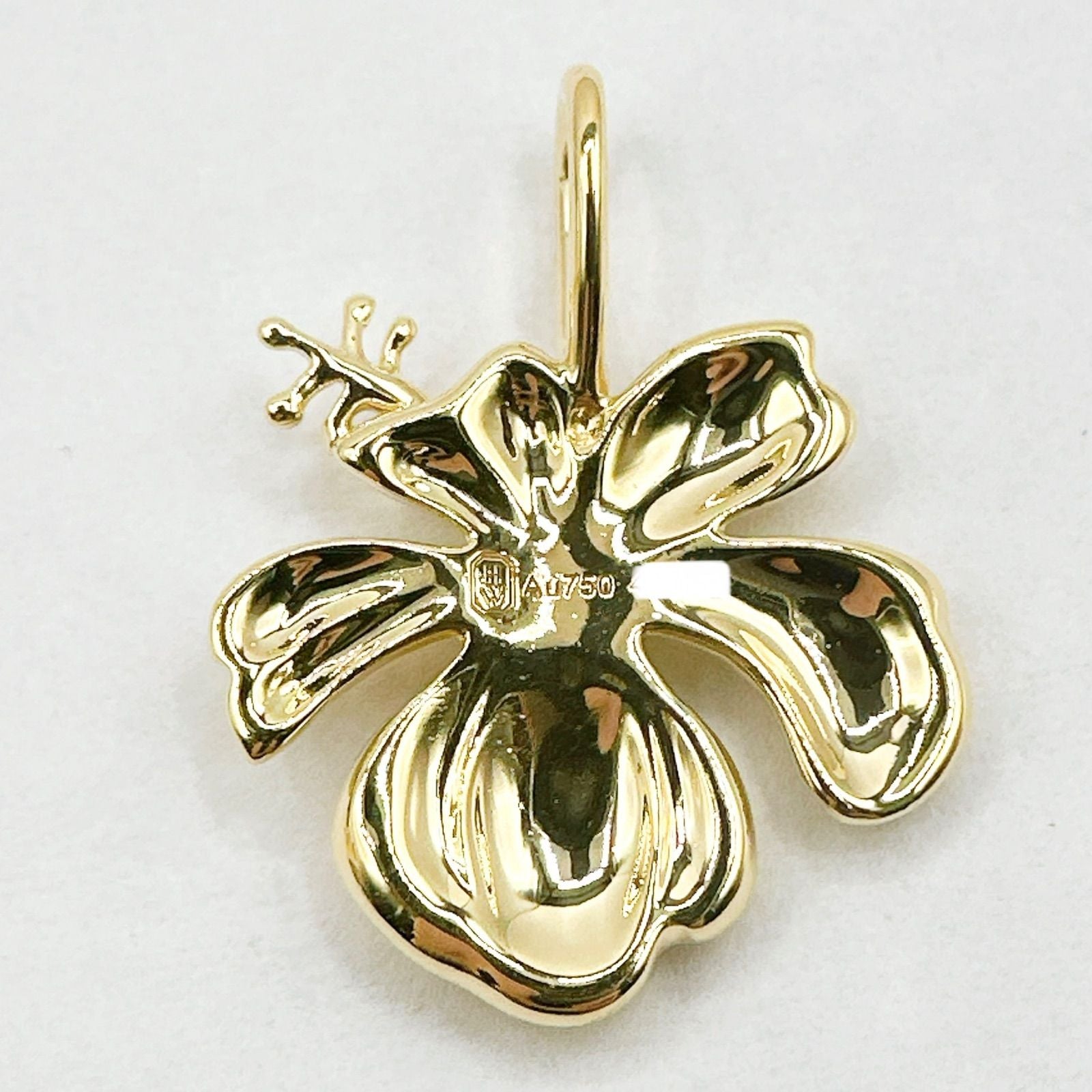 Harry Winston Hawaiian Diamond Yellow Gold Pendant Top — view 3