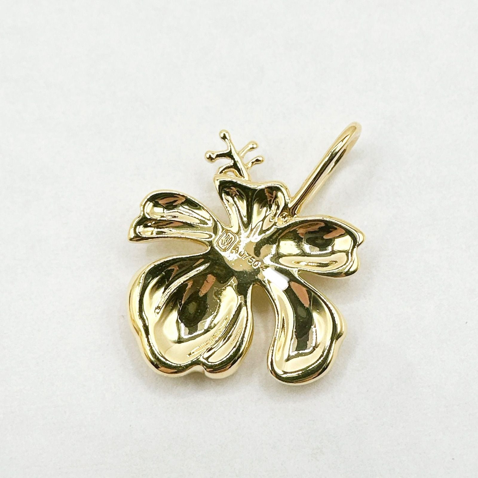 Harry Winston Hawaiian Diamond Yellow Gold Pendant Top — view 2
