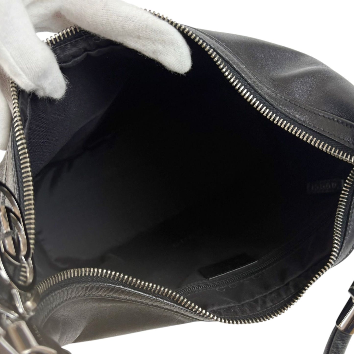 Gucci GG Logo Shoulder Bag Black Leather Silver — view 8
