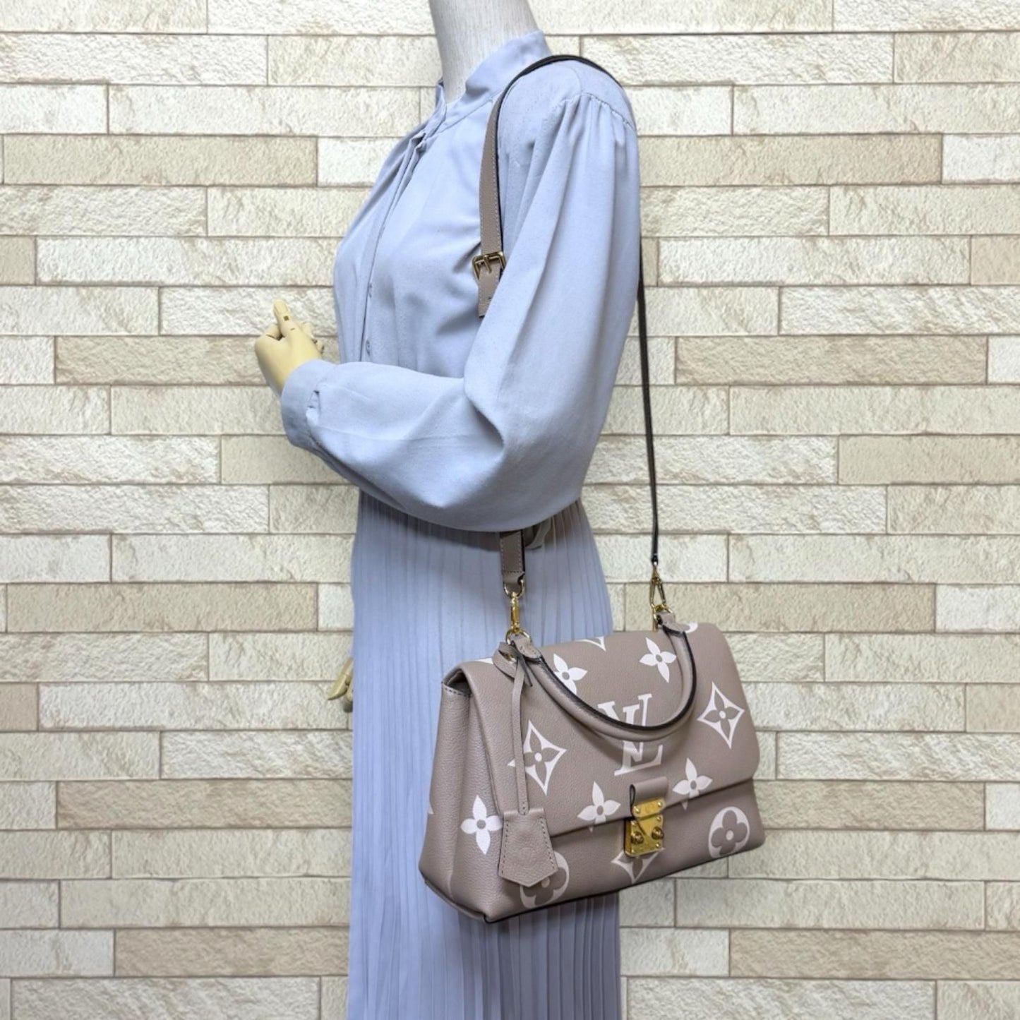 Louis Vuitton Madeleine MM Bicolor Monogram Empreinte Shoulder Bag Beige — view 2