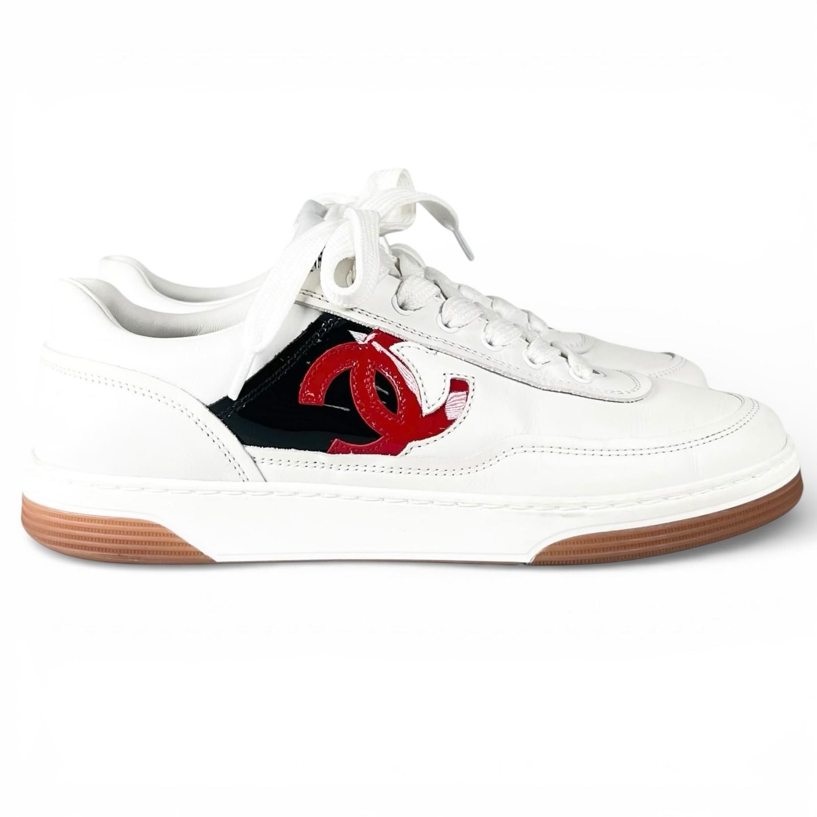 Chanel CC Logo Lace Up Low Cut Leather Sneakers White — view 4