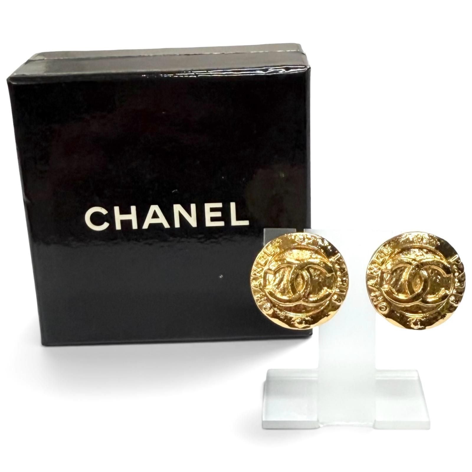 Chanel Vintage 28 CC Logo Earrings Gold French — view 2