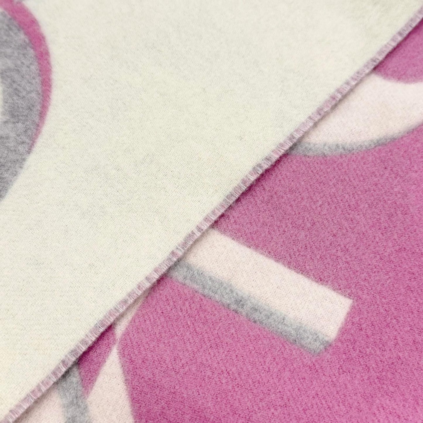 Louis Vuitton Scarf Duo Infinity Wool Cashmere Fringe Rose 205 26 cm Recommended — view 5