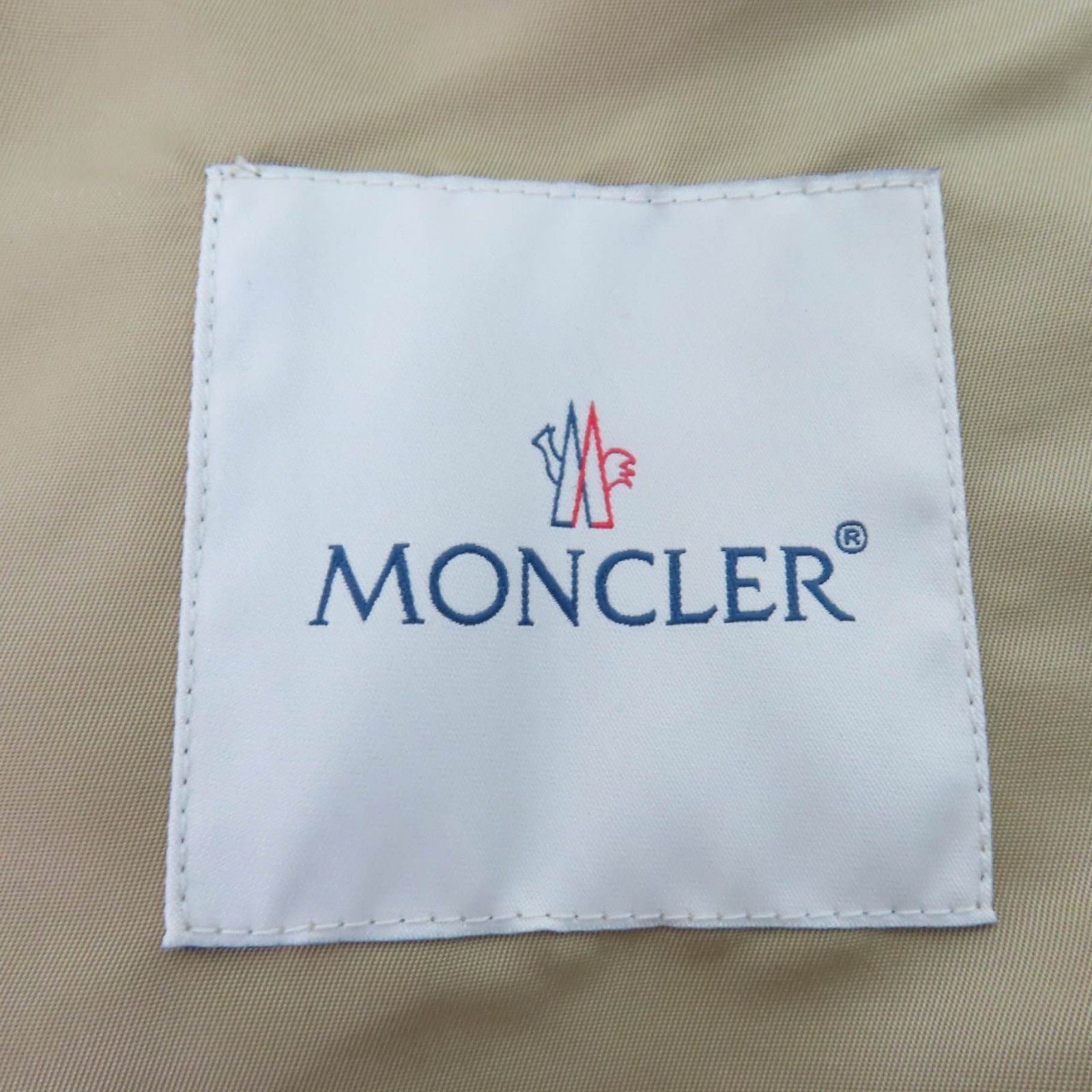 Moncler Villerest Logo Patch Hooded Trench Coat Beige — view 8