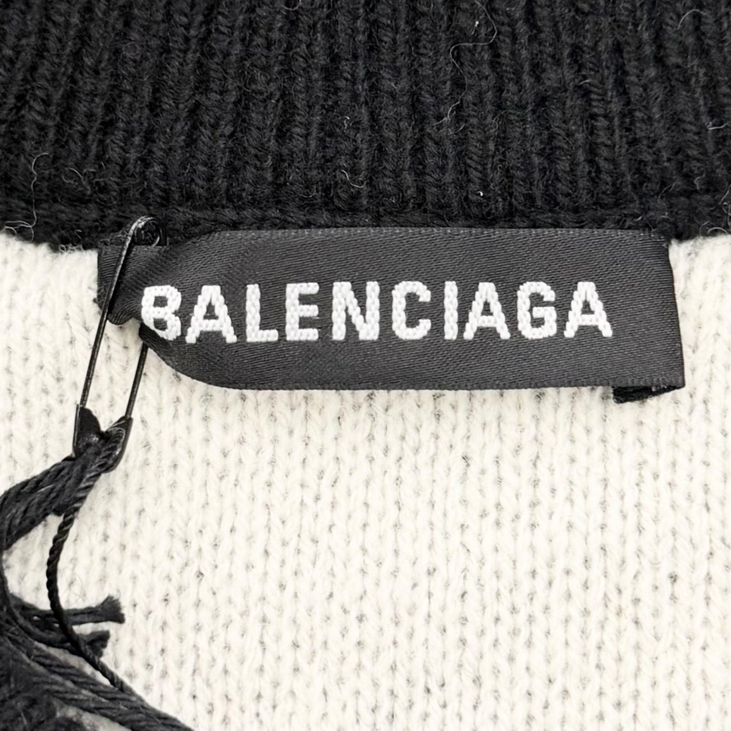 Balenciaga Wool Logo All Over Pattern Crew Neck Overall Knit Sweater Black White — view 5