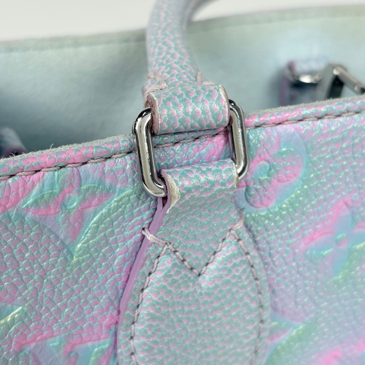 Louis Vuitton On The Go PM 2-Way Summer Star Monogram Empreinte Lila Tote — view 6