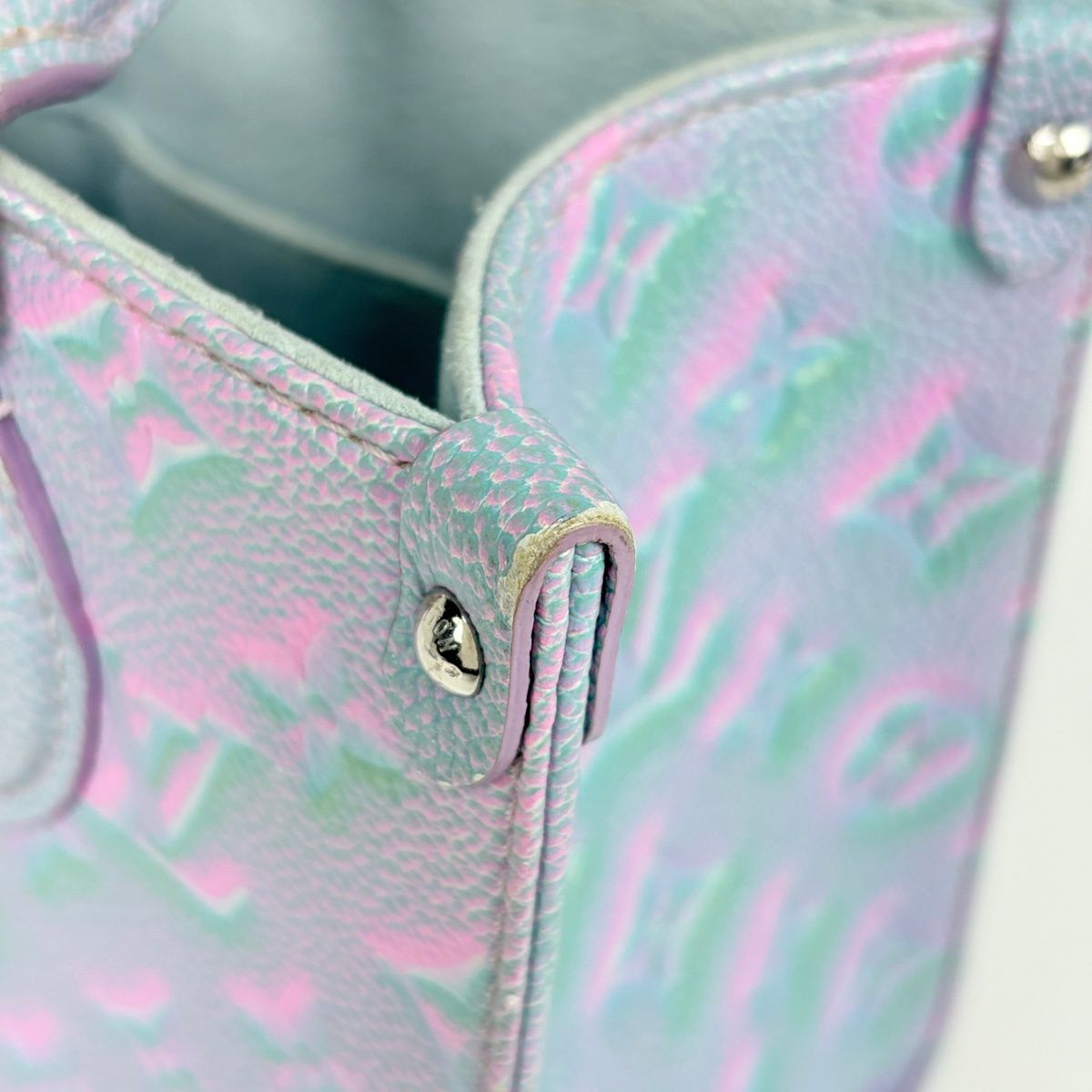 Louis Vuitton On The Go PM 2-Way Summer Star Monogram Empreinte Lila Tote — view 5