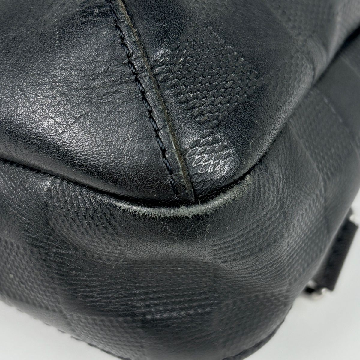 Louis Vuitton Avenue Sling Bag Damier Infini Onyx — view 4