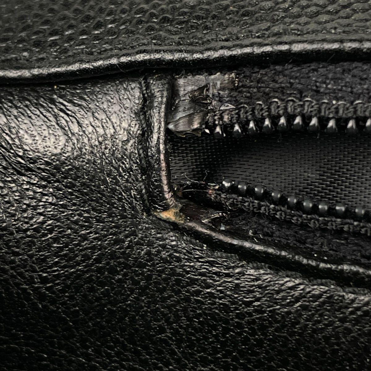 Chanel CC Logo Chain Shoulder Bag Caviar Leather Black — view 7