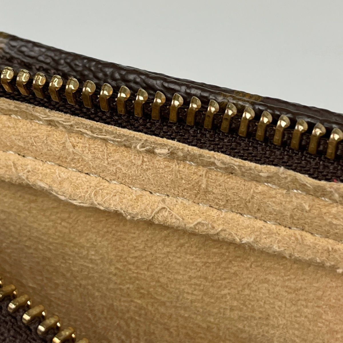 Louis Vuitton Looping MM Shoulder Bag Monogram Brown — view 8
