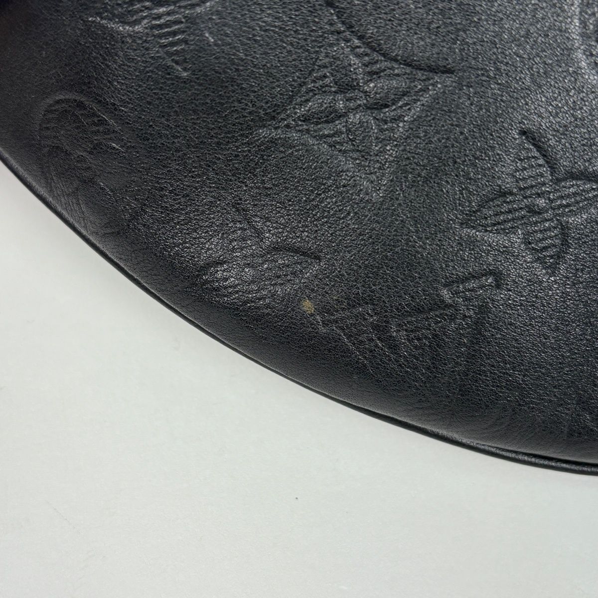 Louis Vuitton Discovery Bum Bag PM Monogram Shadow Leather Noir — view 4