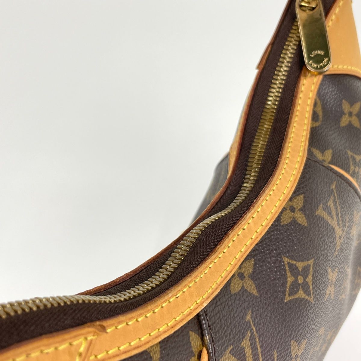 Louis Vuitton Thames PM Shoulder Bag Monogram Brown — view 5
