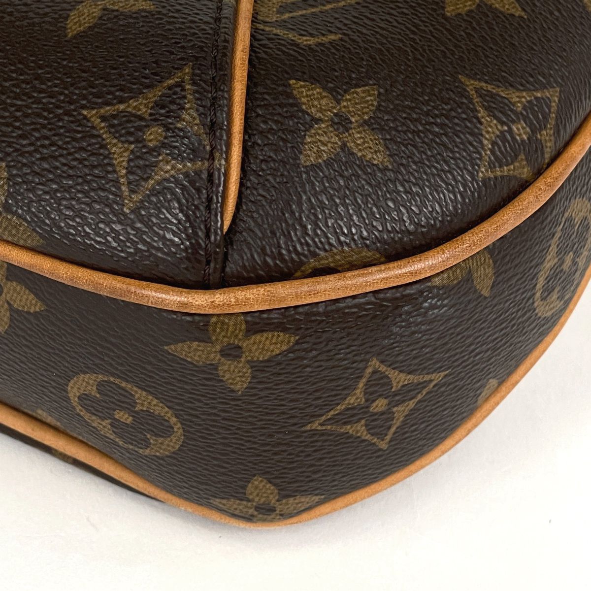 Louis Vuitton Thames PM Shoulder Bag Monogram Brown — view 3