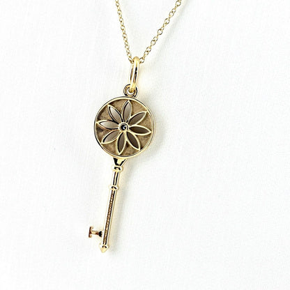 Tiffany & Co Daisy Key Necklace YG Yellow Gold Pendant Melee Diamond Flower — view 3