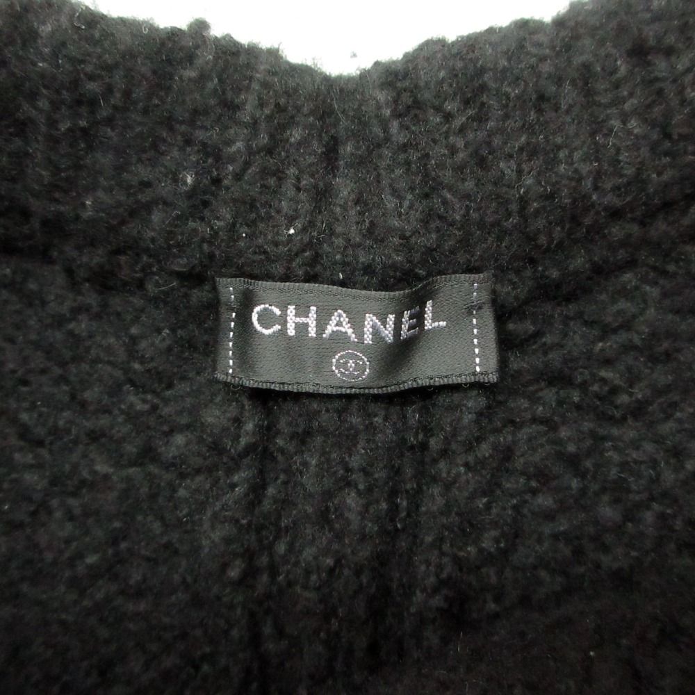 Chanel Knit Shorts CC Logo Gold Button Black — view 7