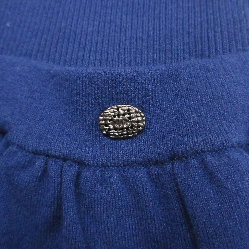 Chanel Ribbed Knit Dress Short Sleeve Bicolor Square Neck CC Logo Plate — view 7