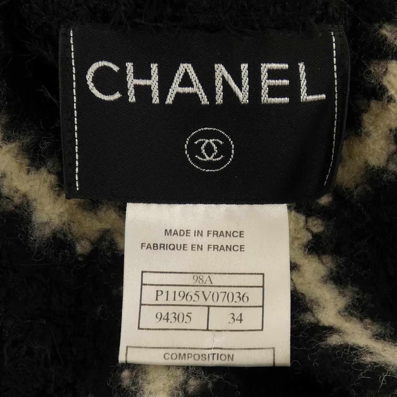 Chanel Vintage Collarless Jacket — view 4