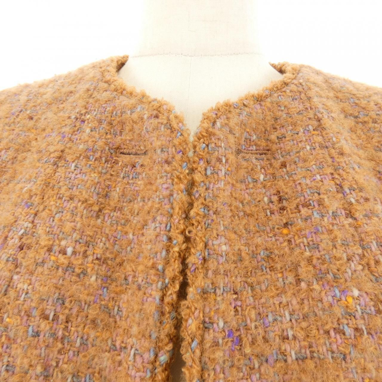 Chanel Vintage Collarless Jacket — view 5