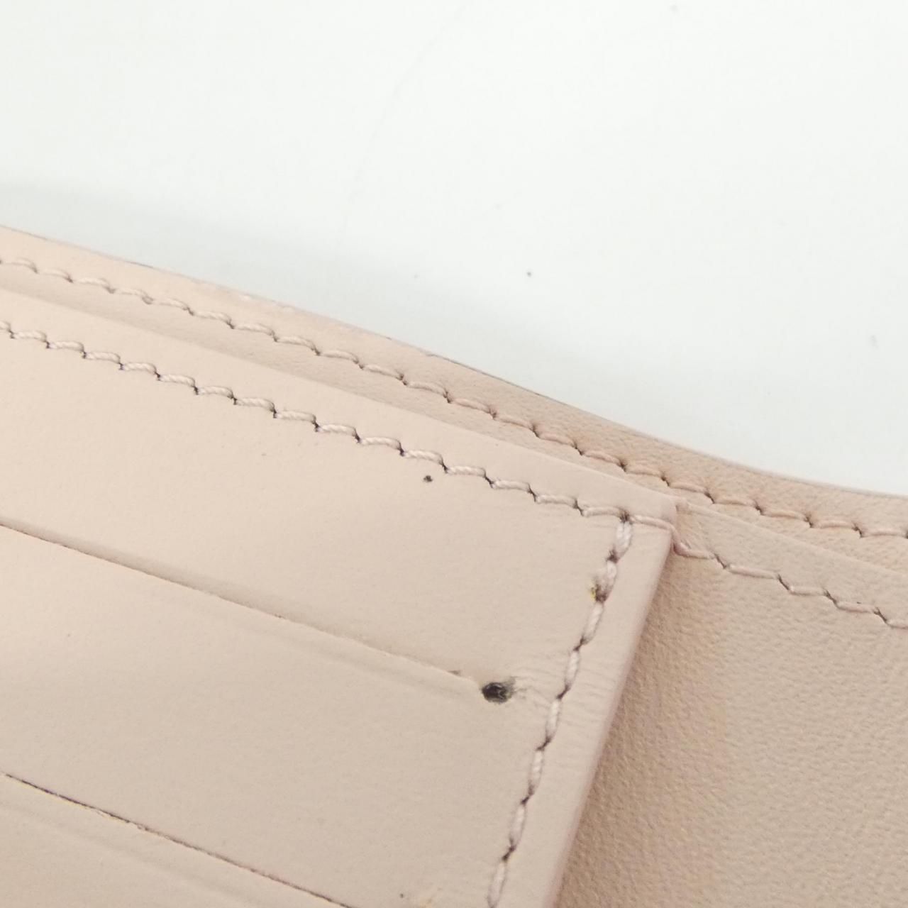 Louis Vuitton Portefeuille Capucines Compact Wallet — view 5