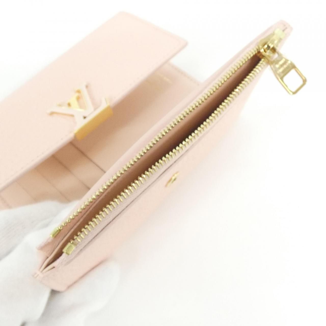 Louis Vuitton Portefeuille Capucines Compact Wallet — view 6