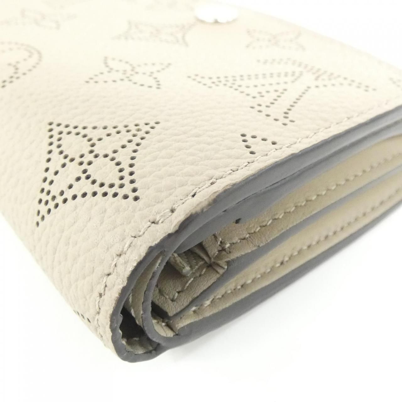 Louis Vuitton Mahina Portefeuille Iris Compact Wallet — view 3