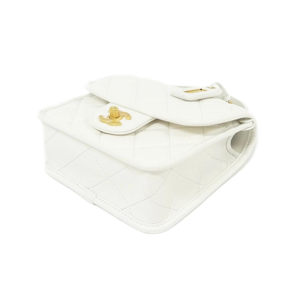 Chanel Shoulder Bag White — view 3