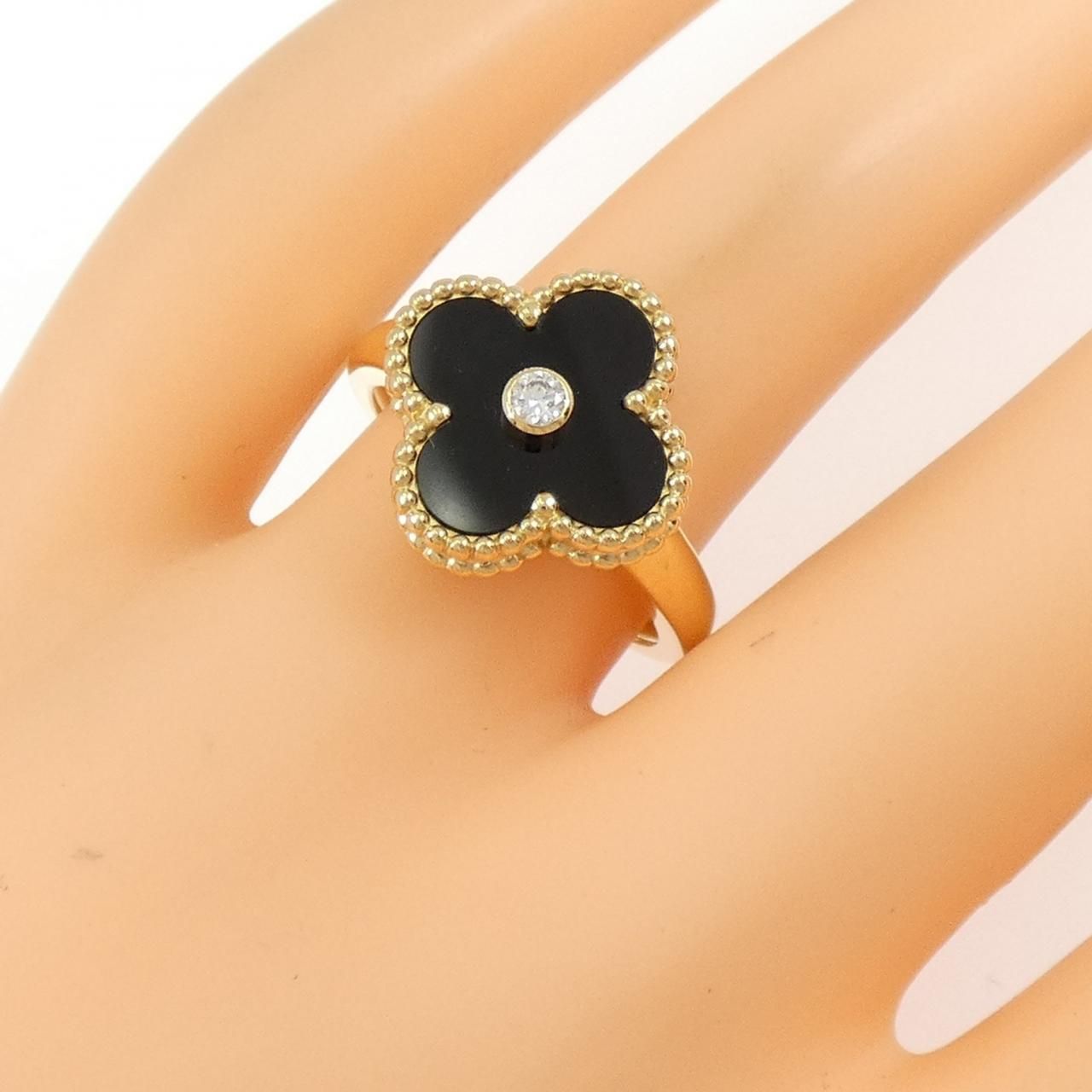 Van Cleef & Arpels Vintage Alhambra Ring — view 5