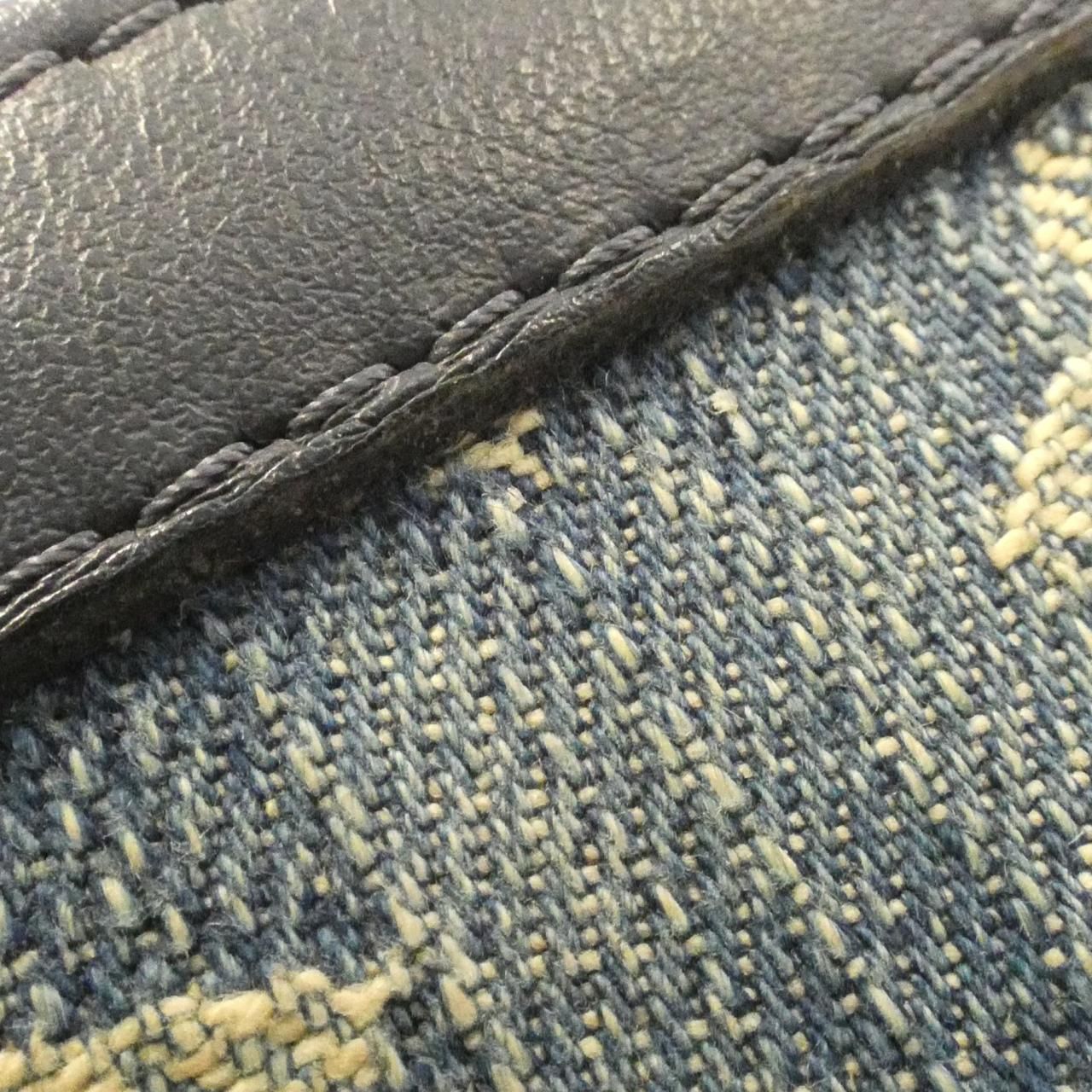 Louis Vuitton Monogram Drip Pochette Voyage — view 5