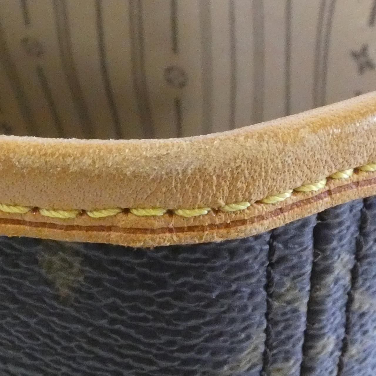 Louis Vuitton Monogram Neverfull MM — view 4