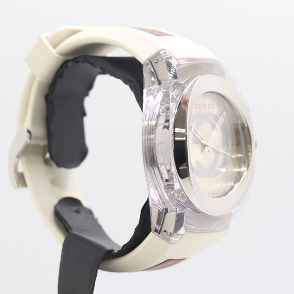 Gucci Sync 137.1 Quartz Date Silver Dial Watch — view 2