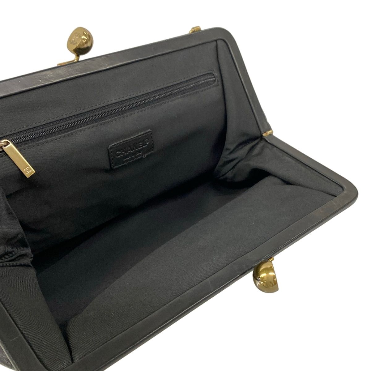 Chanel Shoulder Bag Black Chain Vintage Gold Mouth — view 7