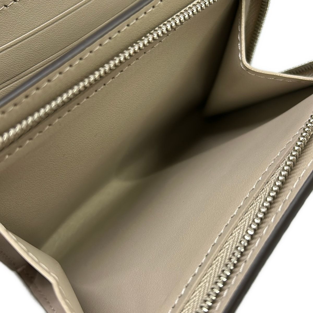 Louis Vuitton Bifold Wallet Mahina Portefeuille Iris Compact Galle Haneda — view 4