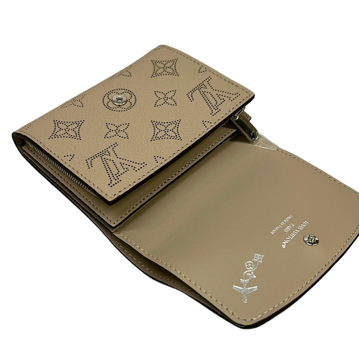 Louis Vuitton Bifold Wallet Mahina Portefeuille Iris Compact Galle Haneda — view 3