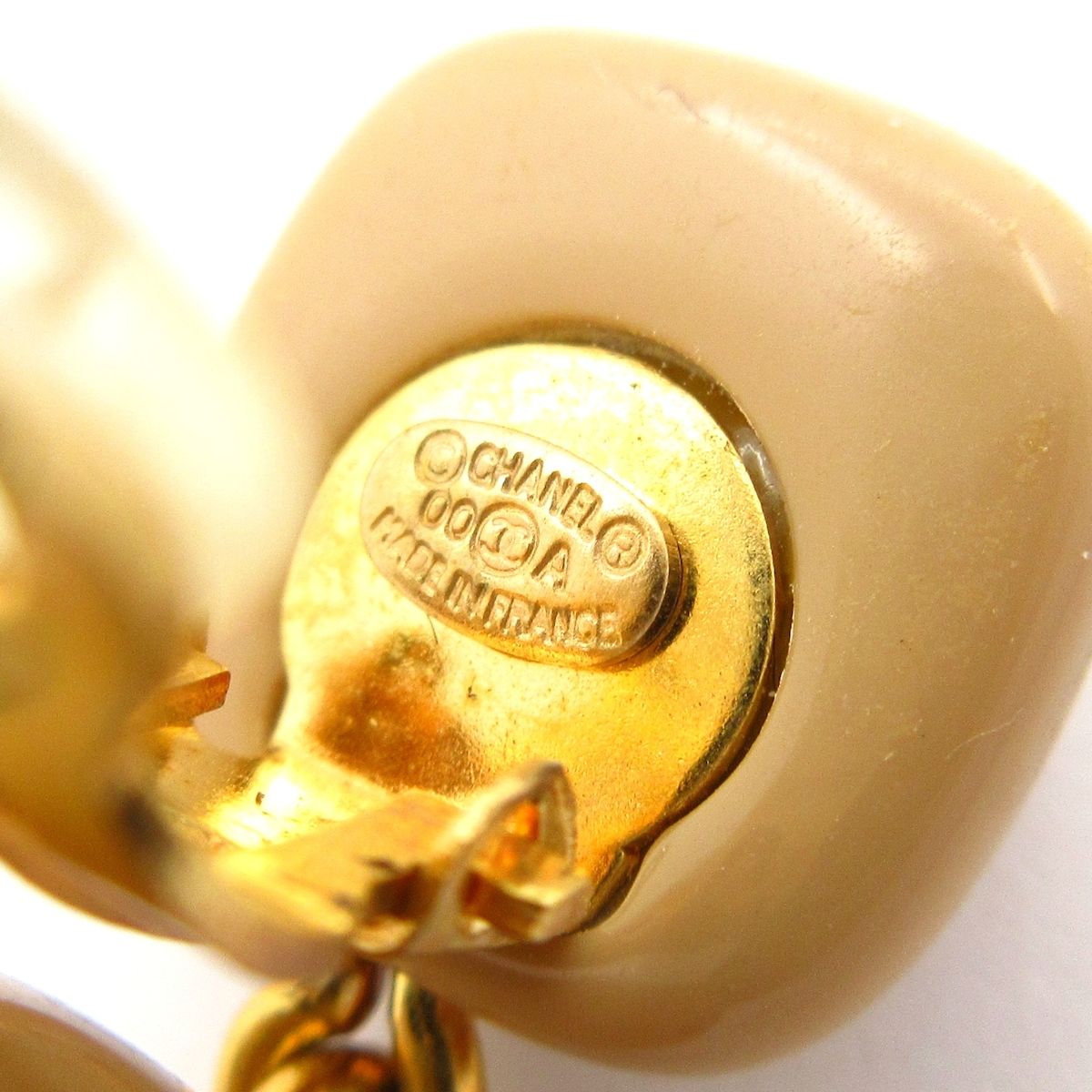 Chanel Earrings CC Logo Beige Black — view 5