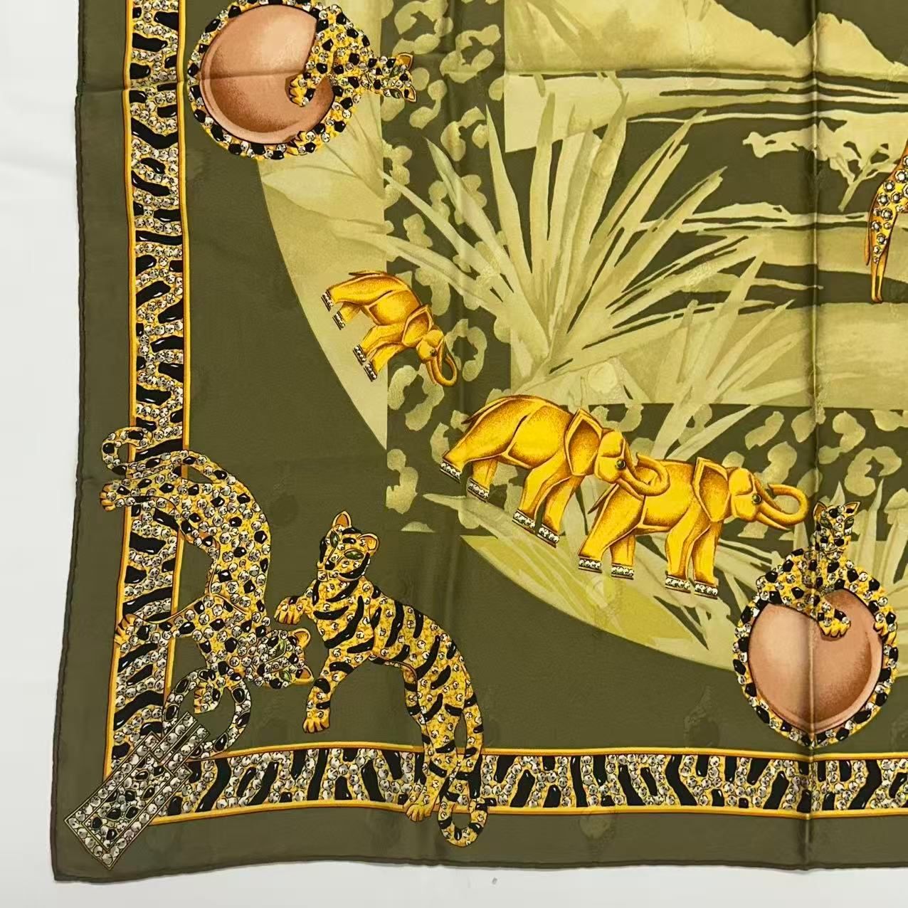 Cartier Scarf Silk Must de Cartier Animal Pattern Green — view 5