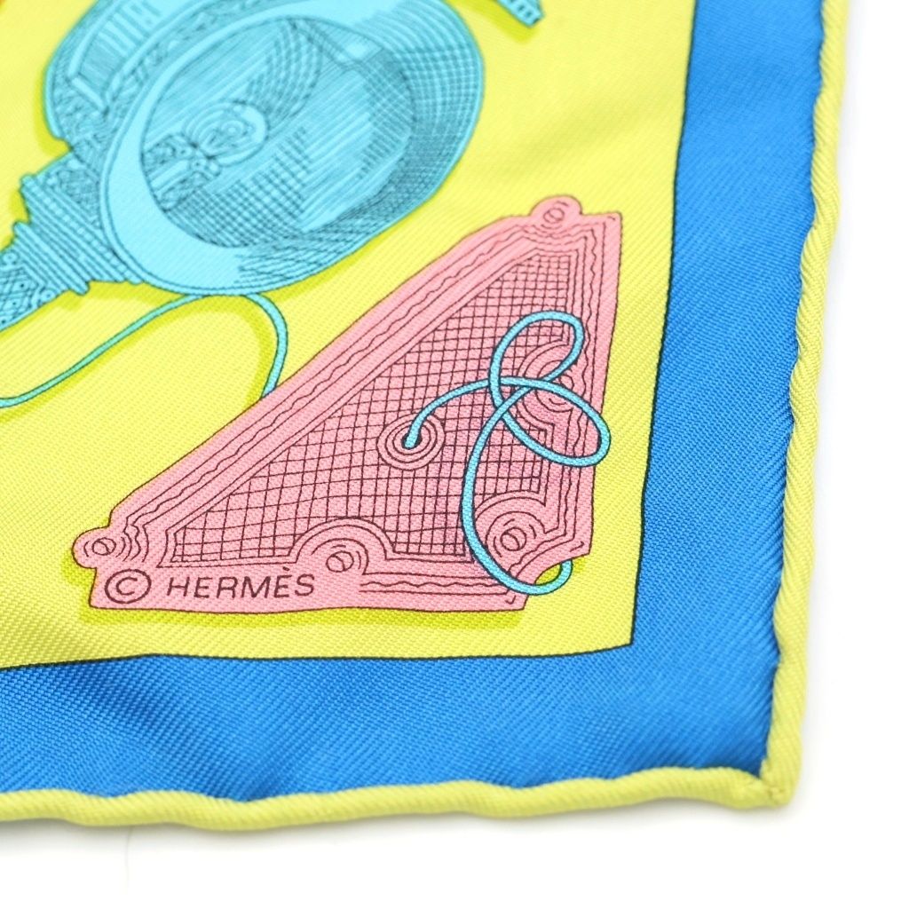 Hermes Merveilleuses Lanternes Carre 40 Silk Scarf Yellow — view 3