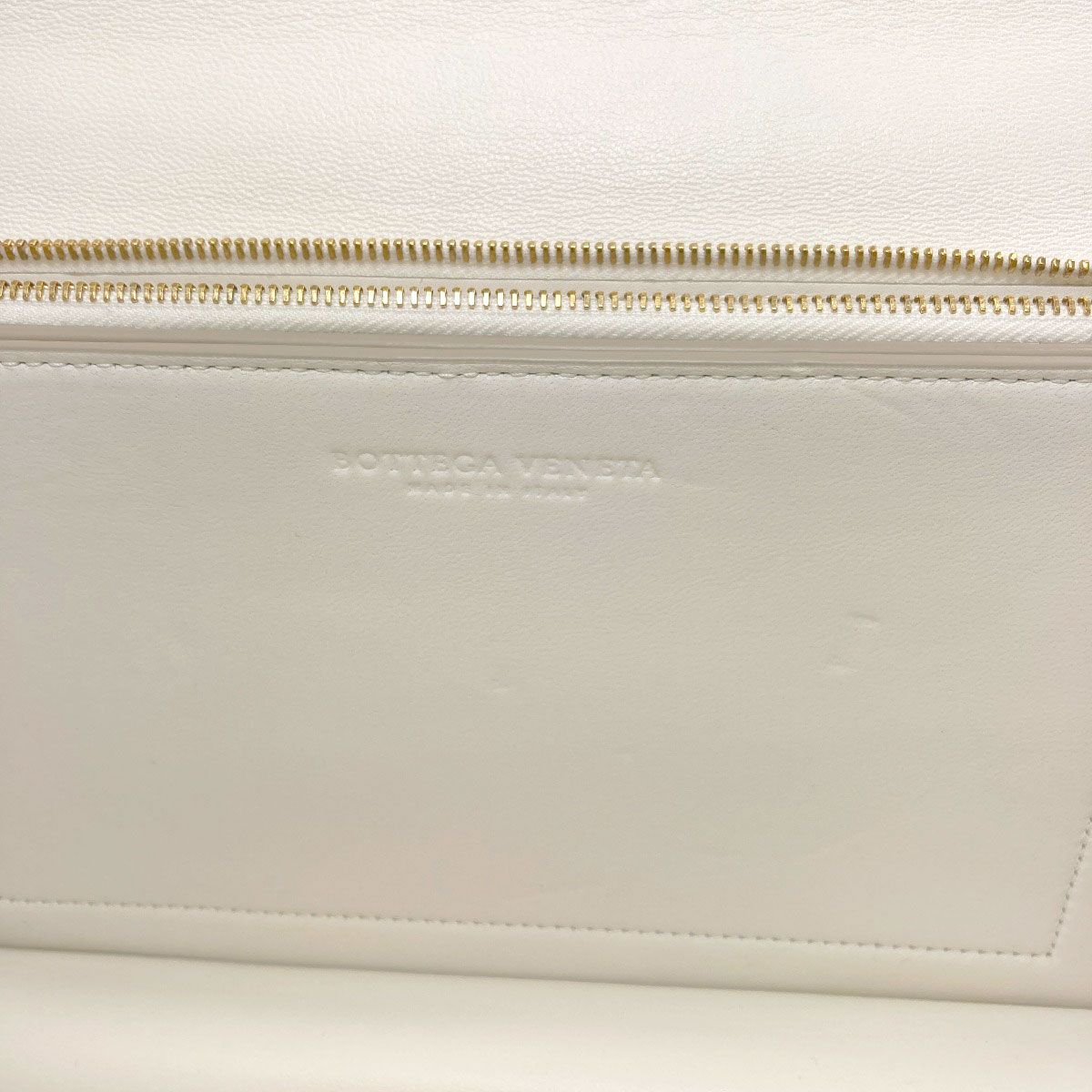 Bottega Veneta the Classic Shoulder Bag Leather — view 9