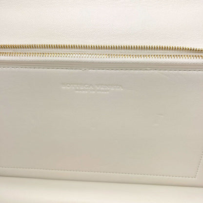 Bottega Veneta the Classic Shoulder Bag Leather — view 9