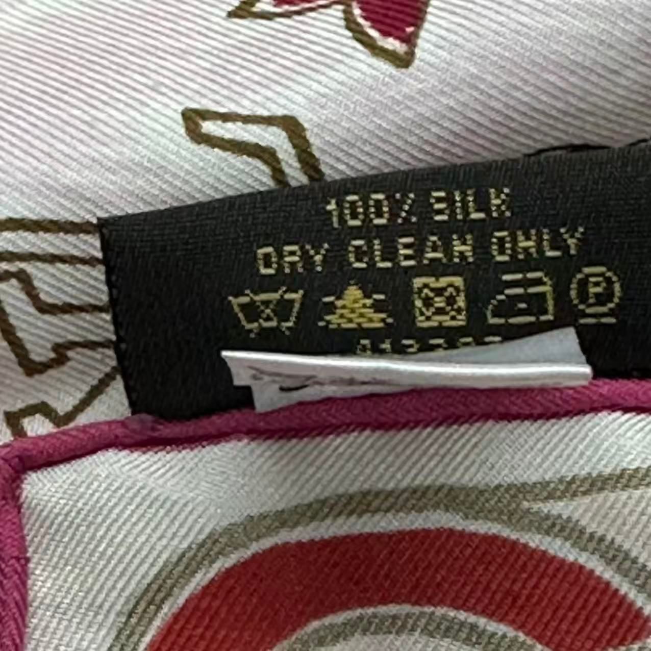 Louis Vuitton Scarf Silk Monogram Pink — view 9