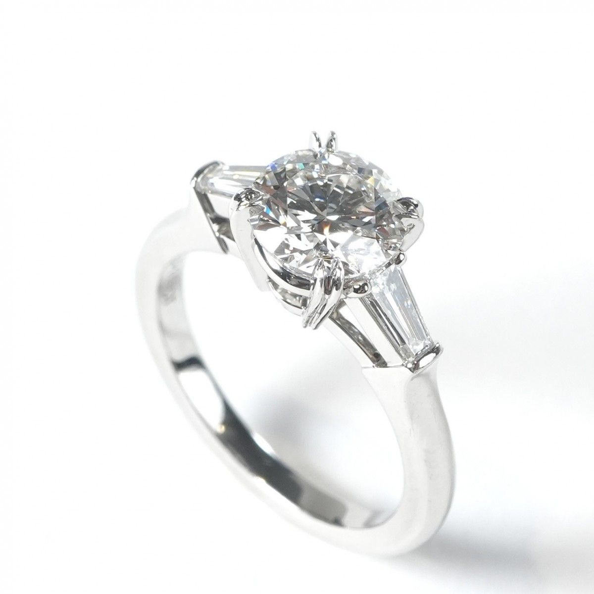 Harry Winston Round Cut Classic Ring Silver Wedding Engagement — view 2