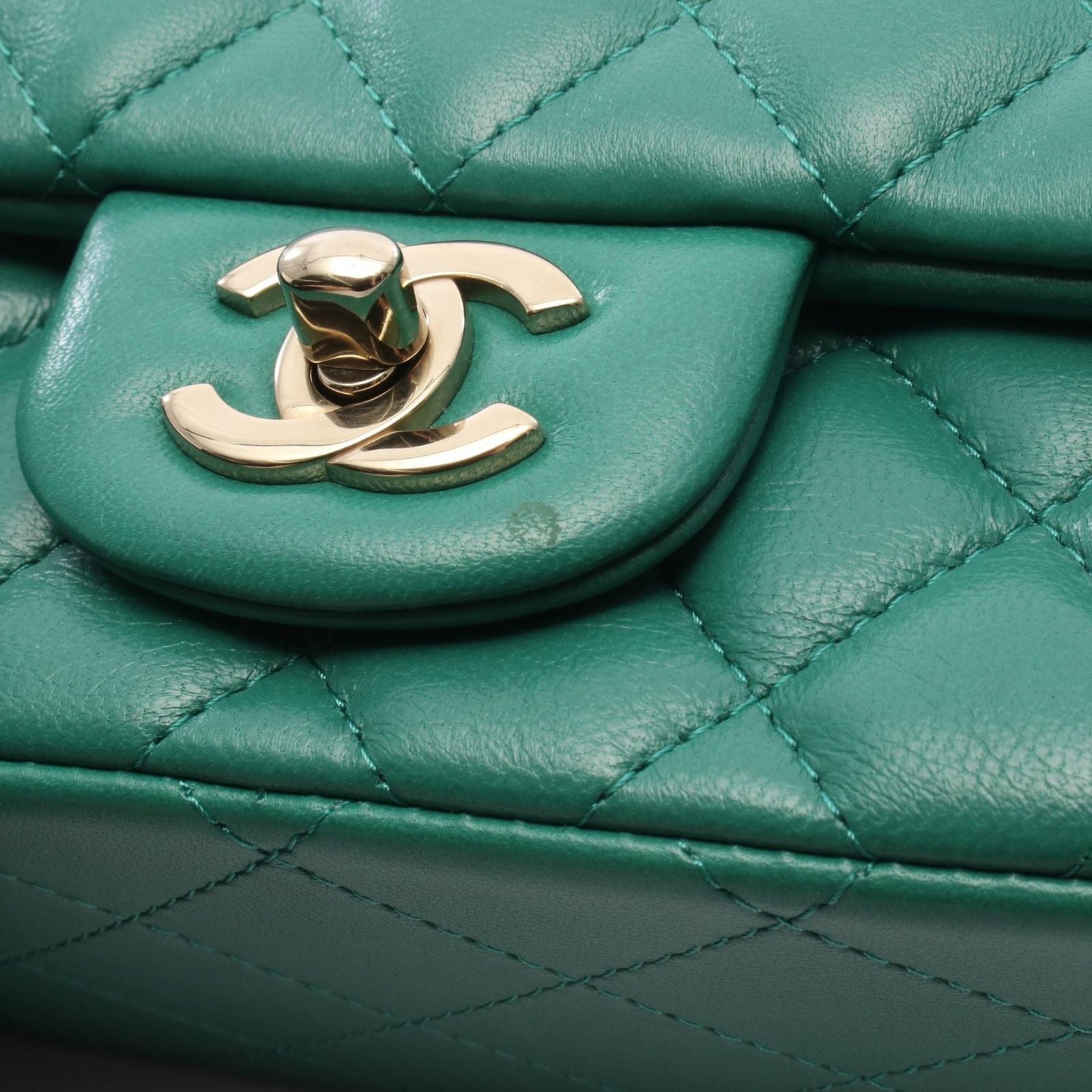 Chanel Shoulder Bag Mini Quilted Green Lambskin Chain — view 7