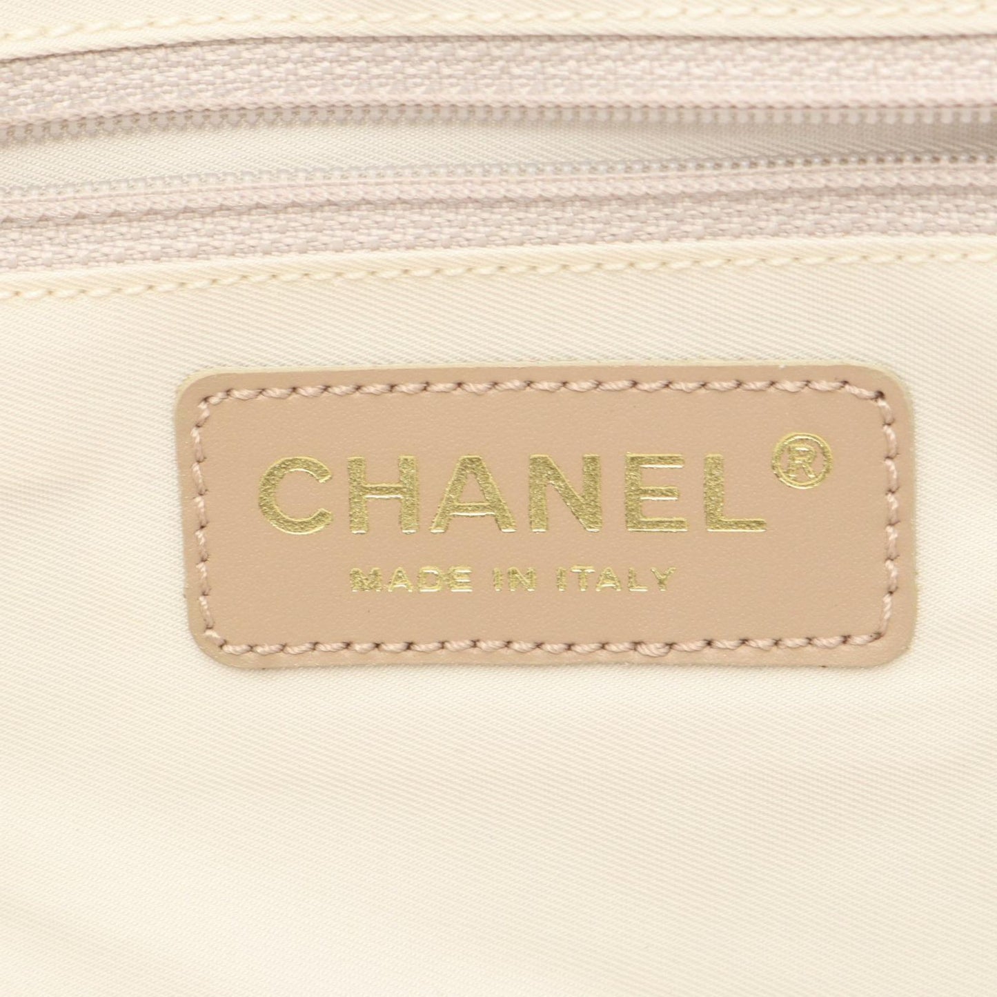 Chanel Tote New Travel Line MM Beige Leather New MM — view 4