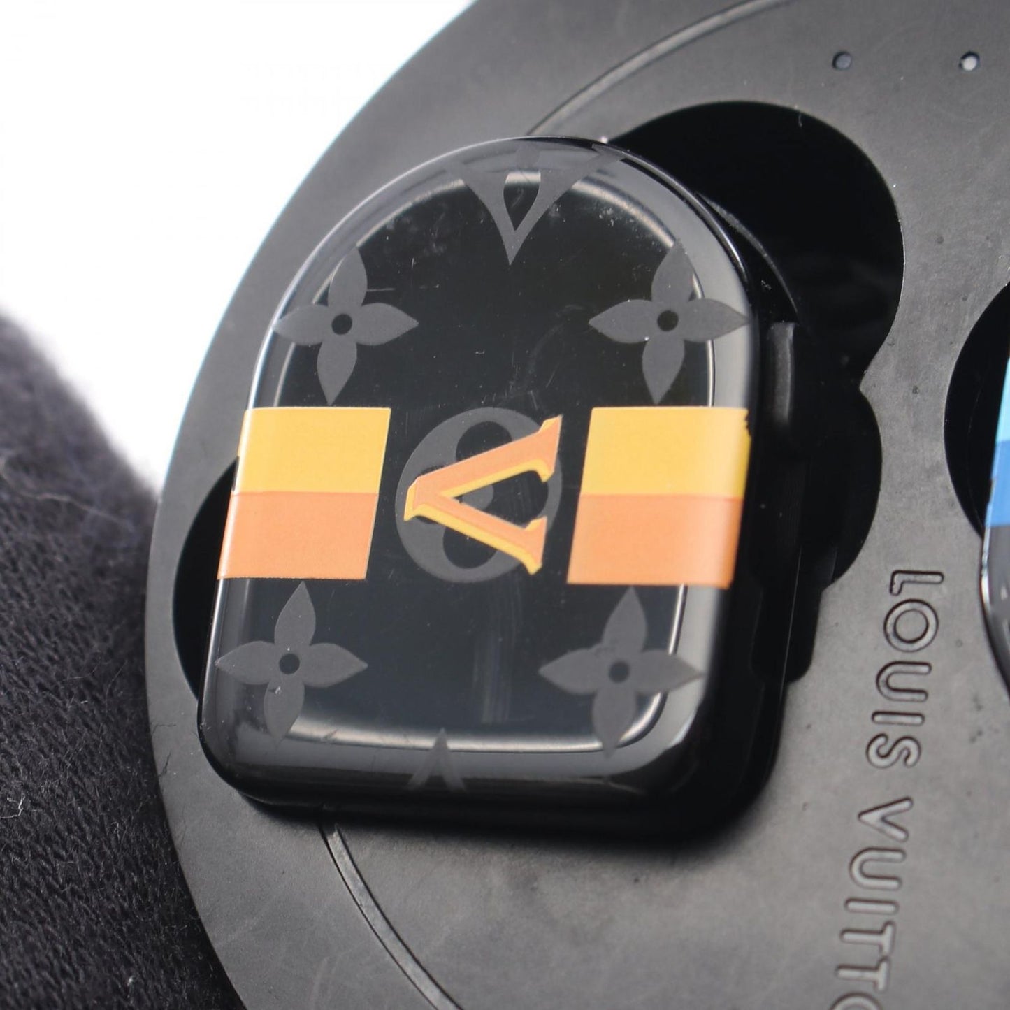 Louis Vuitton Horizon Stripe Eclipse Wireless Earphones Rubber Shoulder — view 5